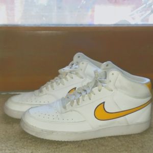NIKE'S COURT VISION WHITE